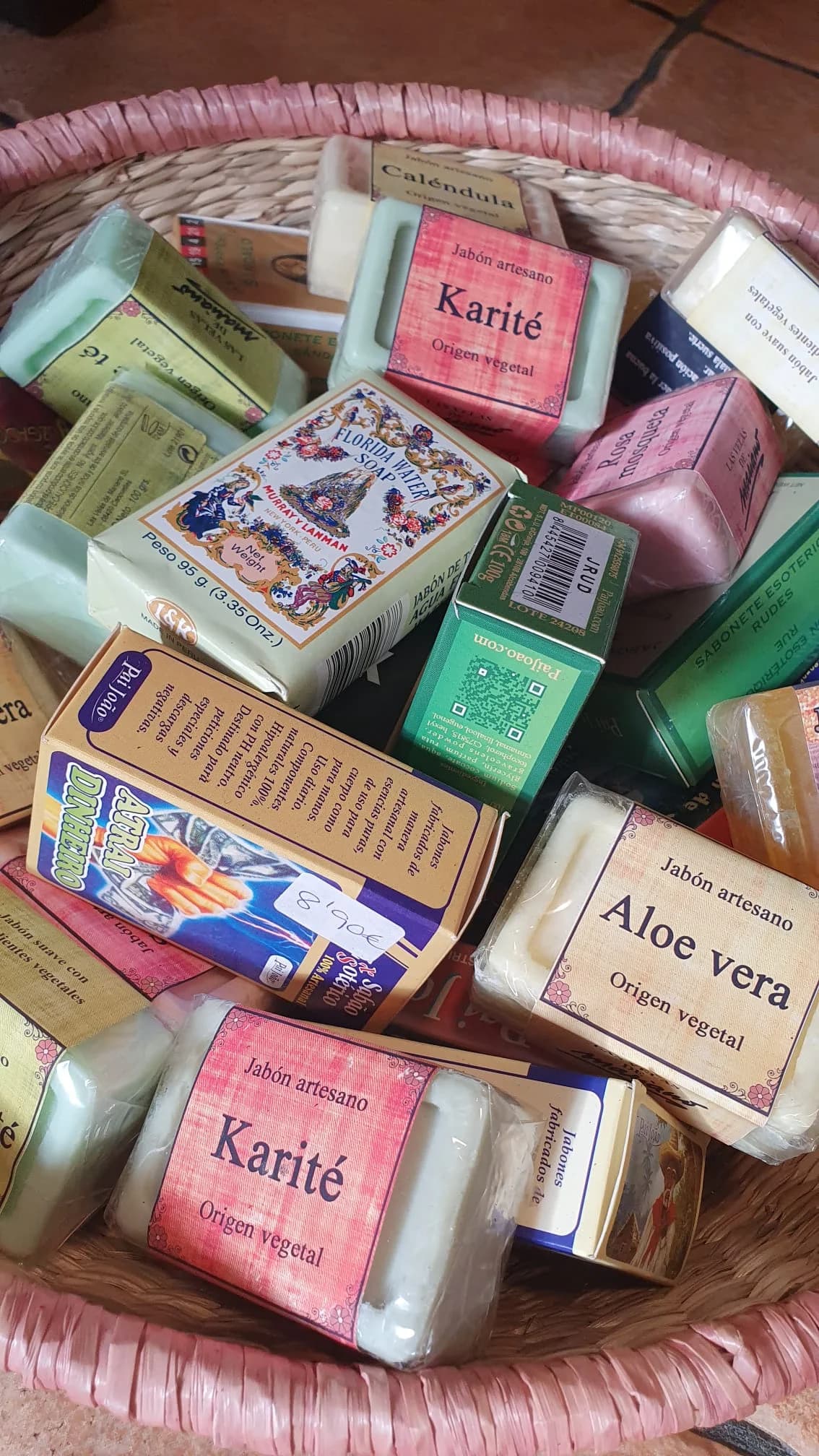 Jabones artesanales con ingredientes naturales